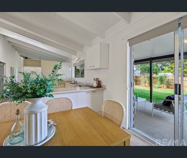 Family Living with Pool & Side Access - Photo 2