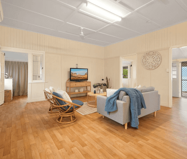 Coastal Living at Its Best - Charming Beachside Cottage in Cooee Bay - Photo 1