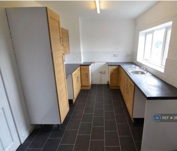 3 bedroom end of terrace house to rent - Photo 3