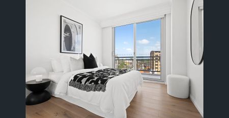 Located in the heart of Kingsford - Photo 5