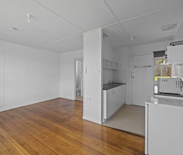 Sunny and cosy bedsit - Photo 1