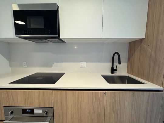 For Lease - 35 Parliament Street Unit# 813, Toronto, Ontario - Photo 1