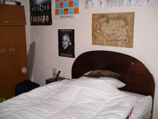 Terraced house for 4 students in Clarendon Park area of Leicester - Photo 1