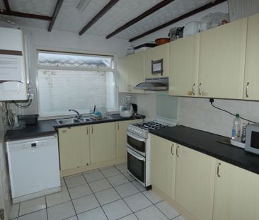 1 bed Studio Apartment - To Let - Photo 6