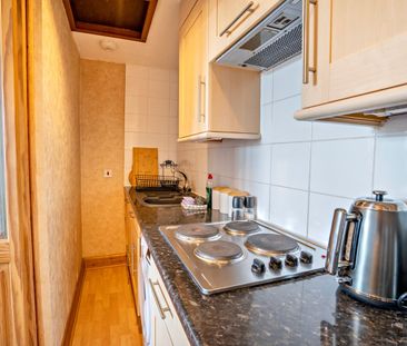 2 Bed Flat, Cathcart Place, EH11 - Photo 2