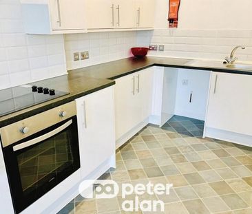 High Street - Photo 3