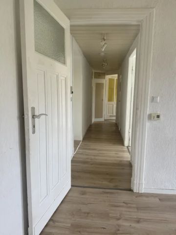 Altbau, sonnige 2-Zimmer-Wohnung, Duschbad, Einbauküche, Balkon - Foto 3