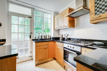 3 Bedroom Flat To Let - Photo 2