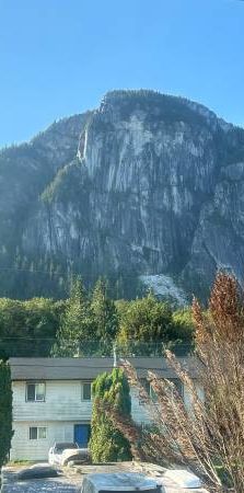 JAN or FEB: Bright 3 bedroom in Squamish (3 bdrm) Top Floor of home - Photo 1