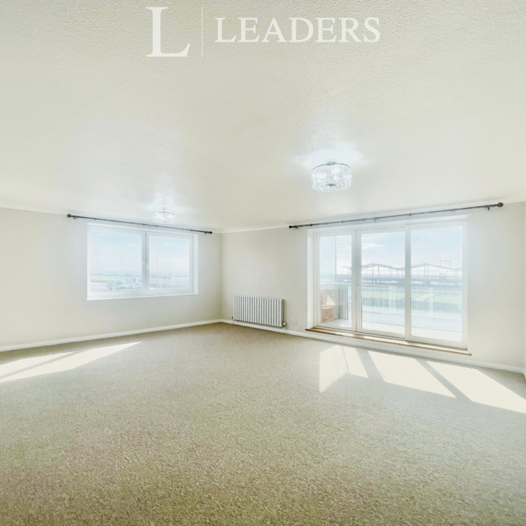 3 bedroom flat to rent - Photo 1