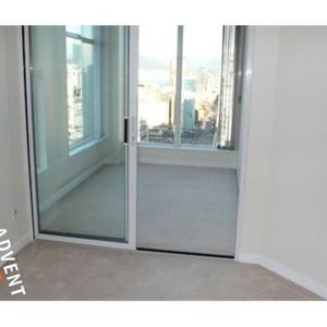 Bright and Spacious 1Bed 1Bath plus Den at LANDMARK 33 - Photo 2