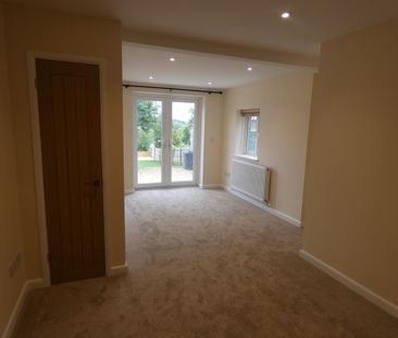 3 bedroom semi-detached house to rent - Photo 1