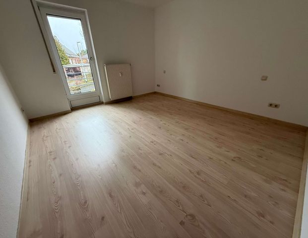 1. OG mit Feldblick / Süd-West-Balkon / Bad mit Wanne+Fenster+Dusche / Stellplatz - Foto 1