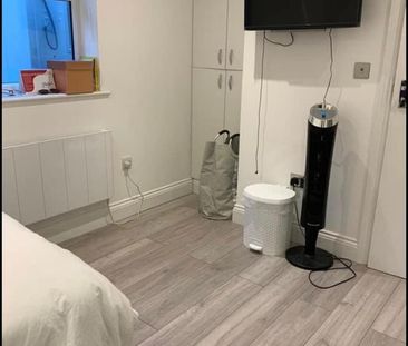 Studio Flat, Grants Close, NW7 - Photo 4