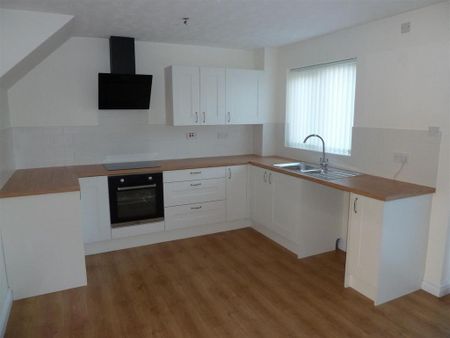 3 bedroom semi-detached house to rent - Photo 5