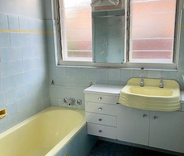 Three bedroom home in West central to all facilities - Photo 3