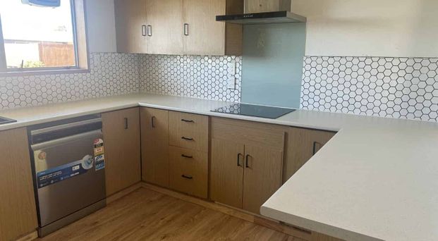 Family Living in Gleniti - Photo 1