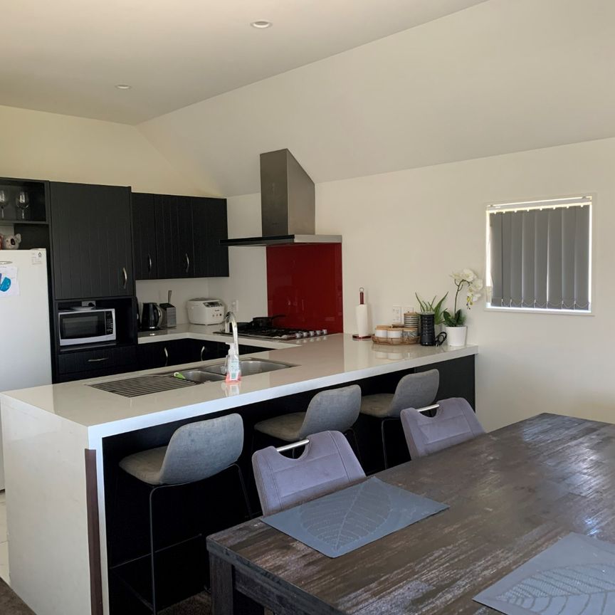 46 Tea Tree Lane, Woodridge - Photo 1