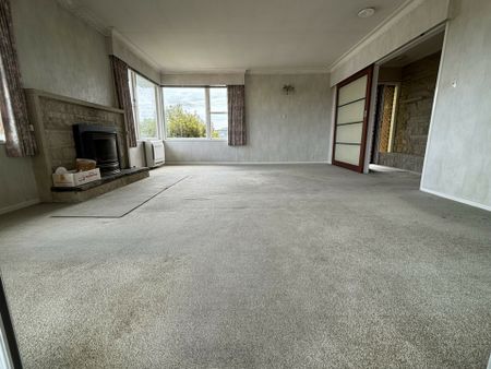 Family Home On Hillsborough Rd - Photo 2