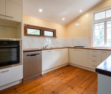 Spacious Family Haven with Bonus Downstairs Retreat - Photo 5