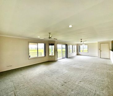 Charming Rural Farmhouse - Photo 1