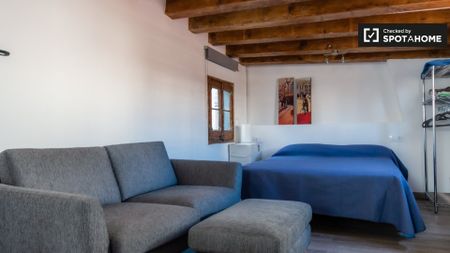 barcelona, Catalonia 08002 - Photo 2