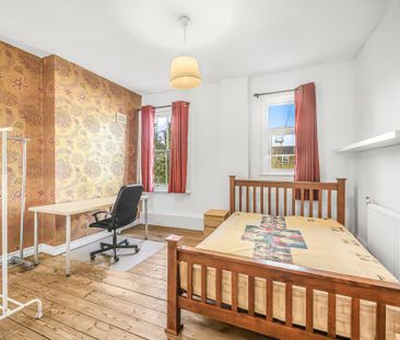 3 bedroom flat to rent - Photo 2