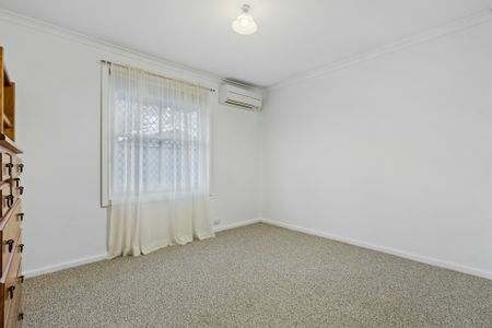 Stylish, comfortable, and perfectly positioned for easy living - Photo 4