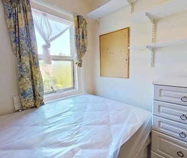 4 bedroom semi-detached house to rent - Photo 3