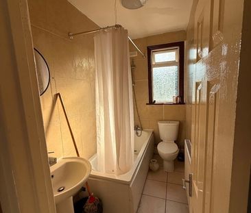 2 Bed Flat, Milverton Gardens, IG3 - Photo 5