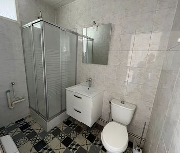 T2 situé Place Jacquart à Lille, à proximité du métro République Be... - Photo 6