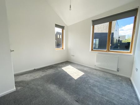 4 bedroom detached house to rent - Photo 4