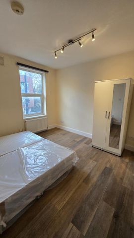 3 bedroom flat to rent - Photo 3