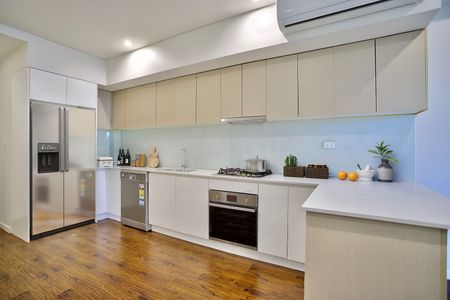 Elegant apartment in lifestyle position - Photo 4