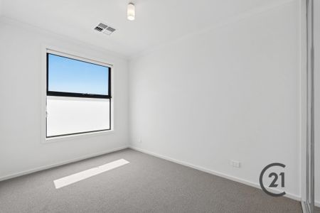Brand New Townhouse - Spacious and Joyful Neutral Colours throughout - Photo 3