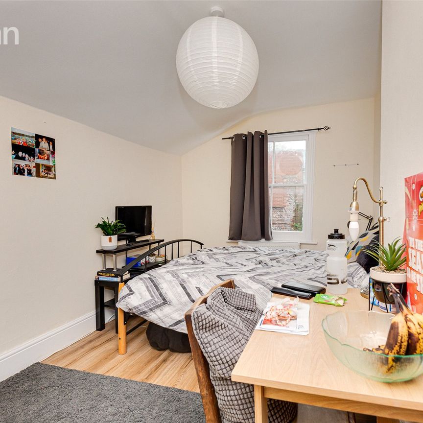 4 bedroom terraced house to rent - Photo 1