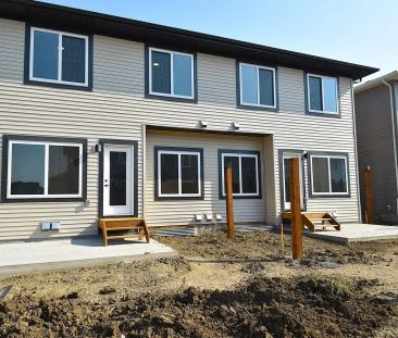 SF351 - Brand-New Duplex Homes in SW Edmonton | 5 Avenue SW (Alces)... - Photo 2