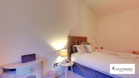 3 bedroom flat to rent - Photo 4