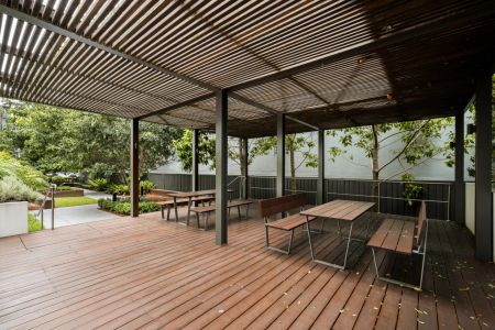 Part-furnished designer apartment opposite Waterloo oval - Photo 4