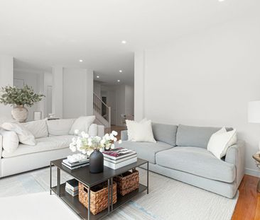 Modern House with Fireplace & Seperate Study - Photo 2