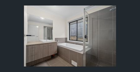 Modern 4-Bedroom Family Home in Pacific Cove Estate - Photo 5