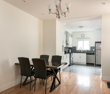 3 Bedroom - 2124 Rue Tupper, Montréal - Photo 3