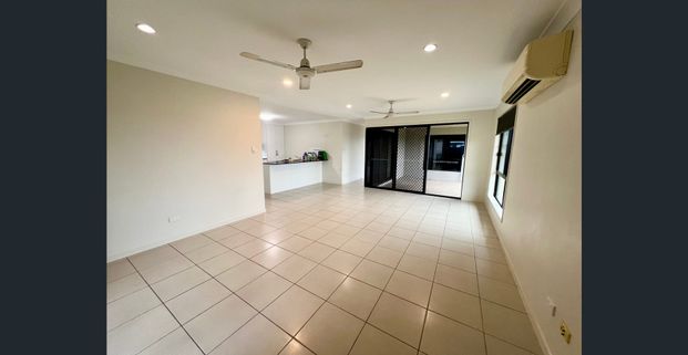 MODERN FAMILY HOME IN MIRAFLORES ESTATE - Photo 1