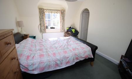 Moatfields, Colchester - Photo 3