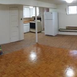 LARGE .. 3 .. BEDROOM + LIVING ROOM - BLOOR & CHRISTIE ***** - Photo 2