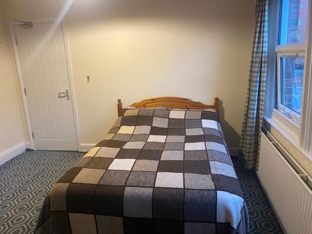 1 bedroom in a house share to rent - Photo 5