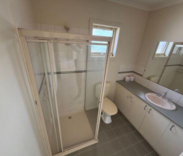 Freshly Updated, 3 Bedroom, 2 Bathroom - Photo 1