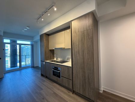 For Lease - 180 Front Street Unit# 1701, Toronto, Ontario - Photo 2