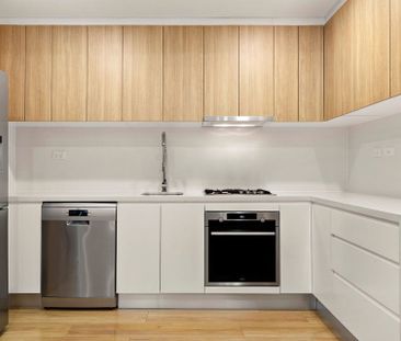 Modern Apartment Close to Beach & Transport - Photo 4