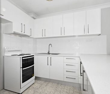 2 Bedroom Top Floor Unit In Convenient Location - Photo 4